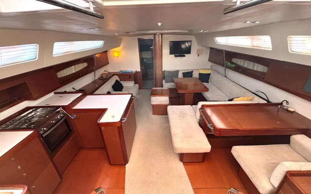 slider 1 Beneteau Oceanis 58