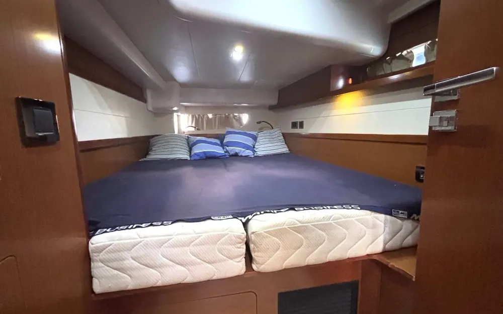 slider 6 Beneteau Oceanis 58