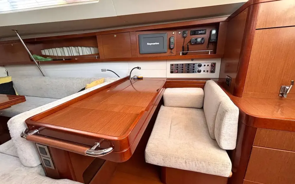 slider 7 Beneteau Oceanis 58