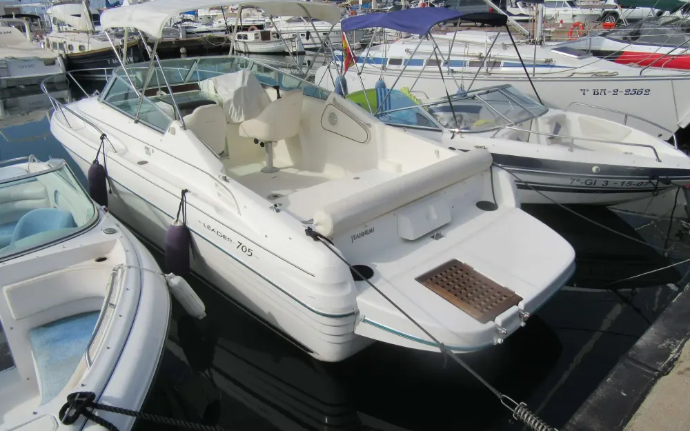 slider 10 Jeanneau Leader 705