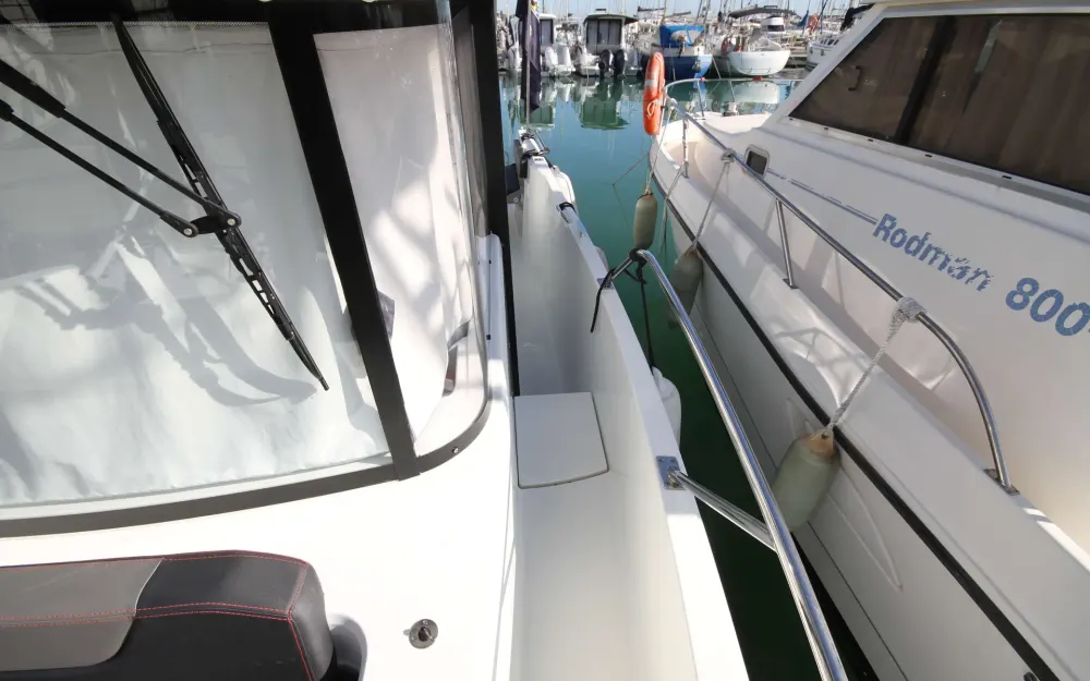 slider 11 Beneteau Barracuda 9
