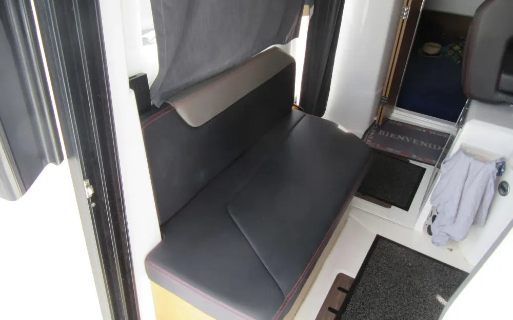slider 37 Beneteau Barracuda 9