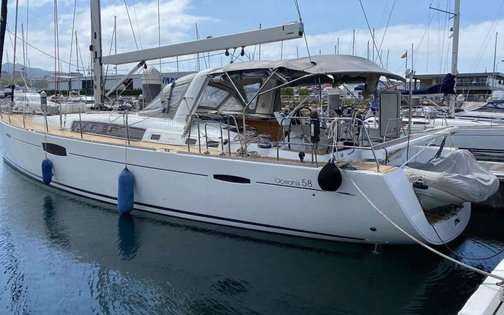 slider 10 Beneteau Oceanis 58