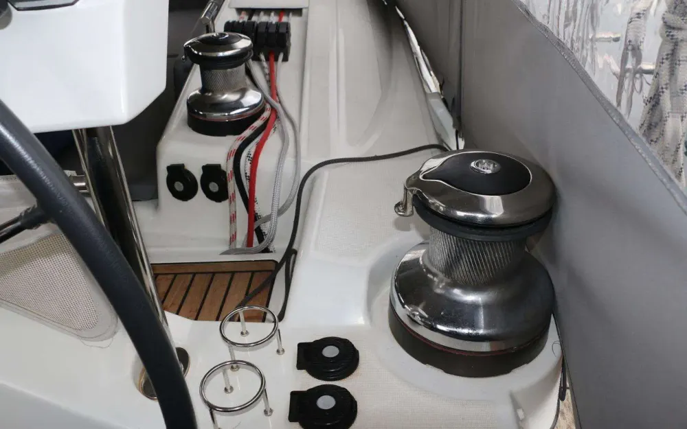 slider 1 Beneteau Oceanis 58