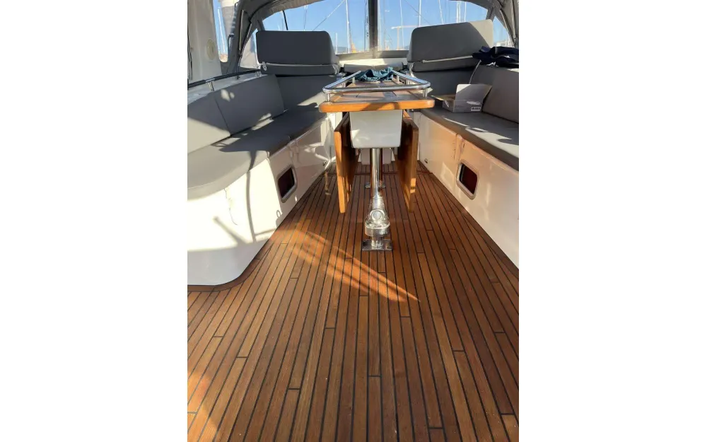 slider 8 Beneteau Oceanis 58