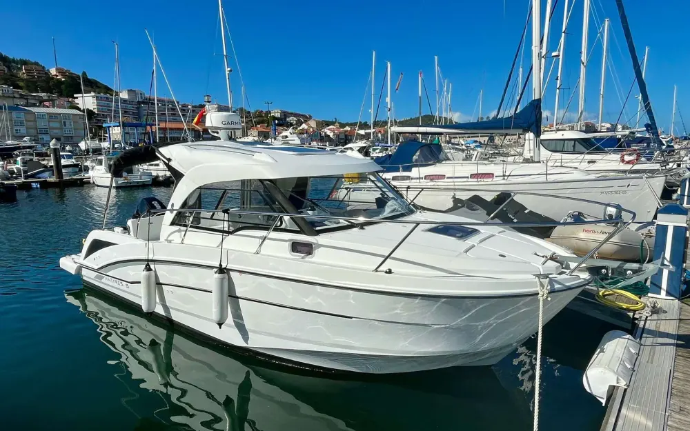 slider 0 Beneteau Antares 8 OB