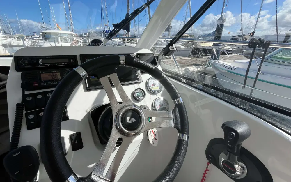 slider 9 Beneteau Antares 8 OB