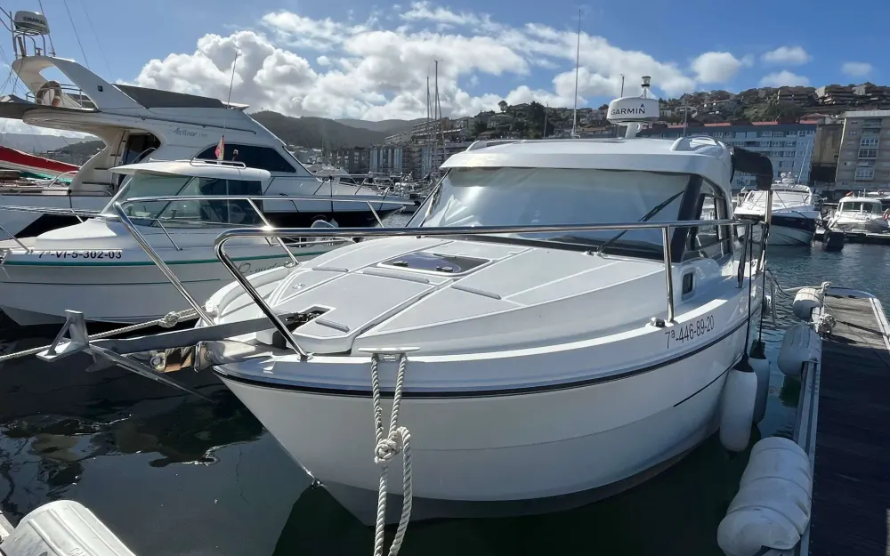 slider 10 Beneteau Antares 8 OB