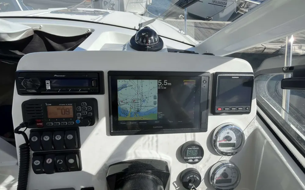 slider 11 Beneteau Antares 8 OB