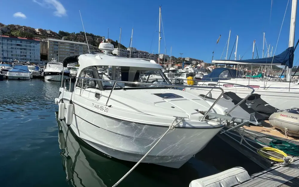 slider 12 Beneteau Antares 8 OB