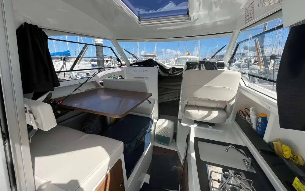 slider 4 Beneteau Antares 8 OB