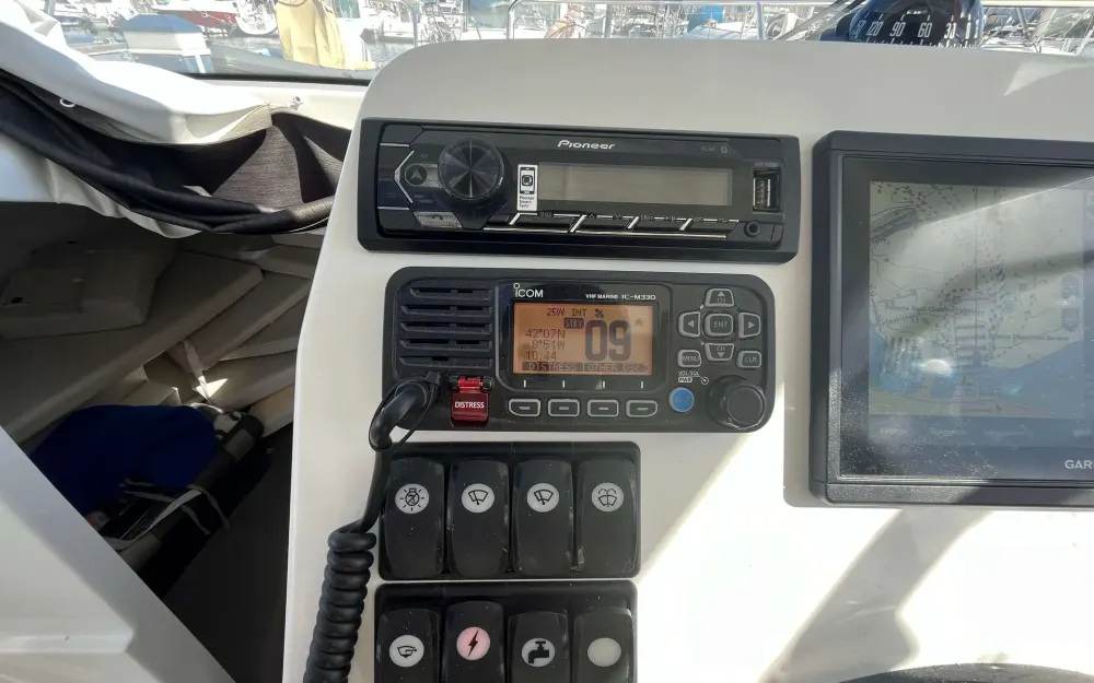 slider 6 Beneteau Antares 8 OB