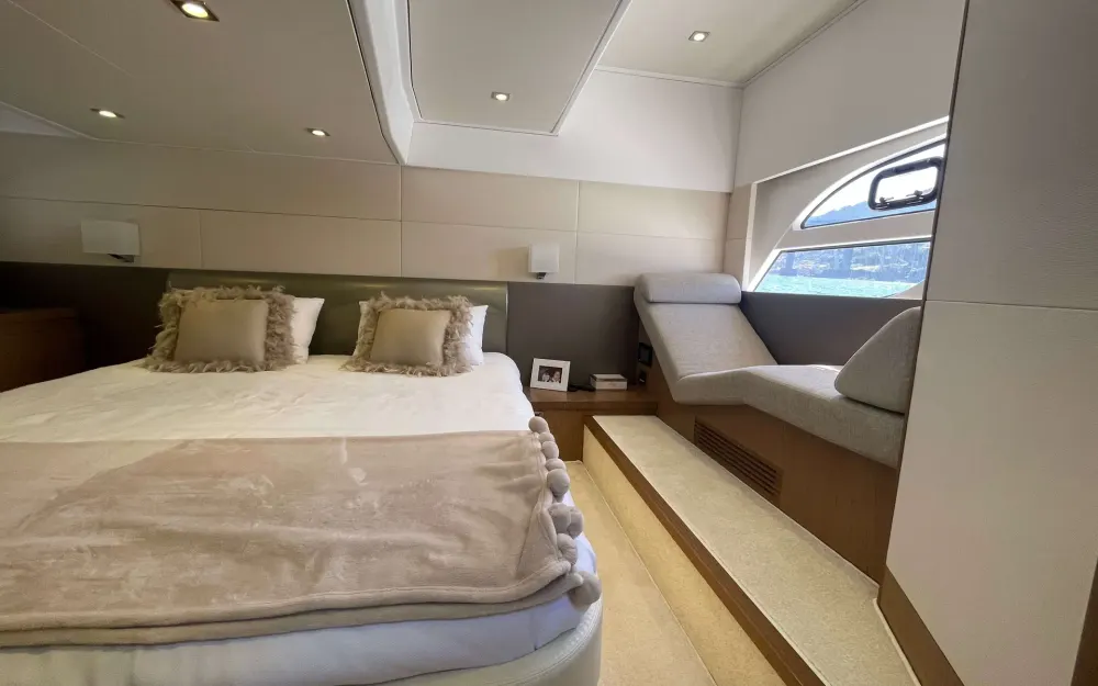 slider 12 Beneteau Gran Turismo 49 Fly