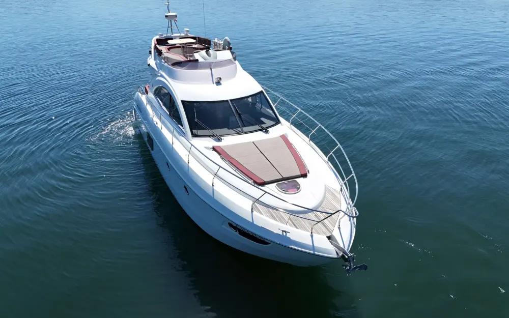 slider 13 Beneteau Gran Turismo 49 Fly