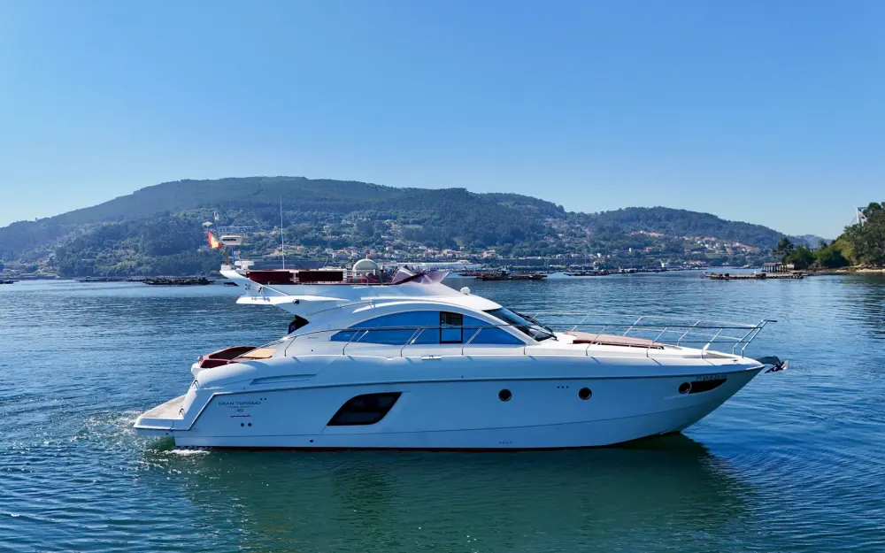 slider 15 Beneteau Gran Turismo 49 Fly