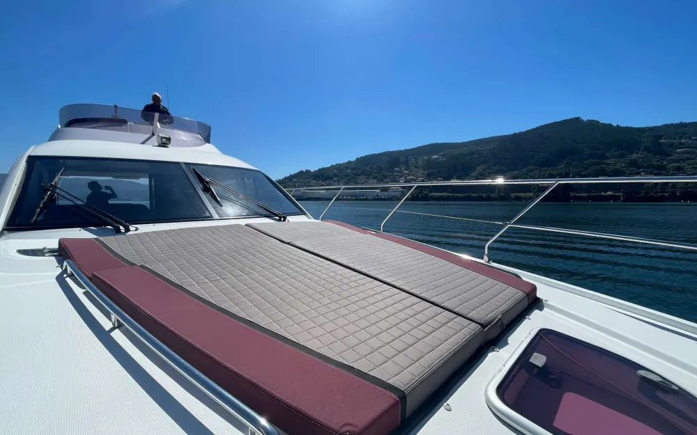 slider 23 Beneteau Gran Turismo 49 Fly