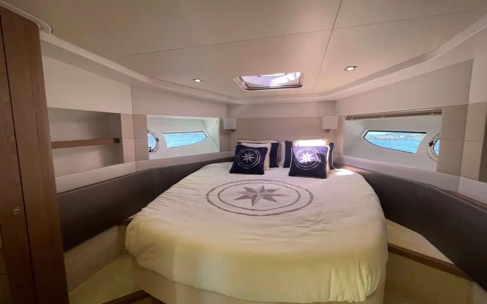 slider 29 Beneteau Gran Turismo 49 Fly