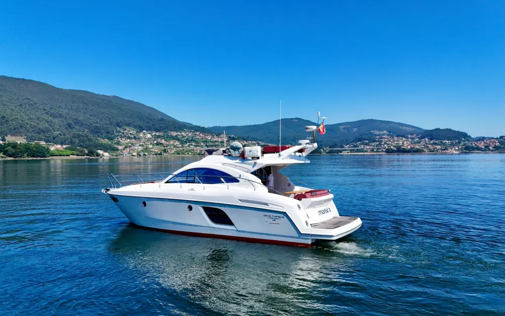 slider 4 Beneteau Gran Turismo 49 Fly