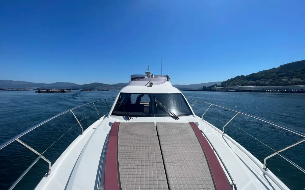 slider 5 Beneteau Gran Turismo 49 Fly