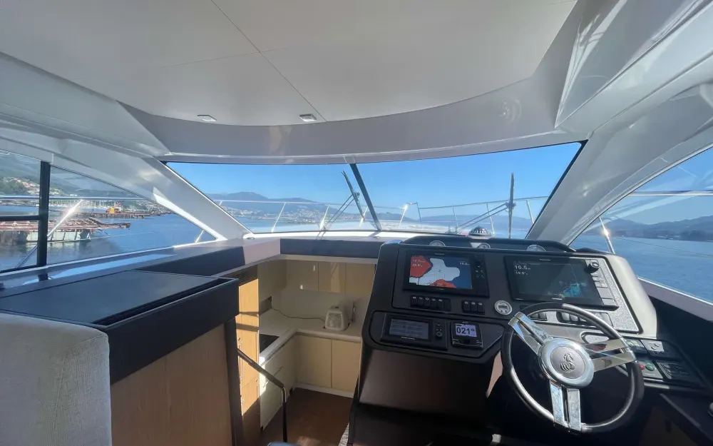slider 7 Beneteau Gran Turismo 49 Fly