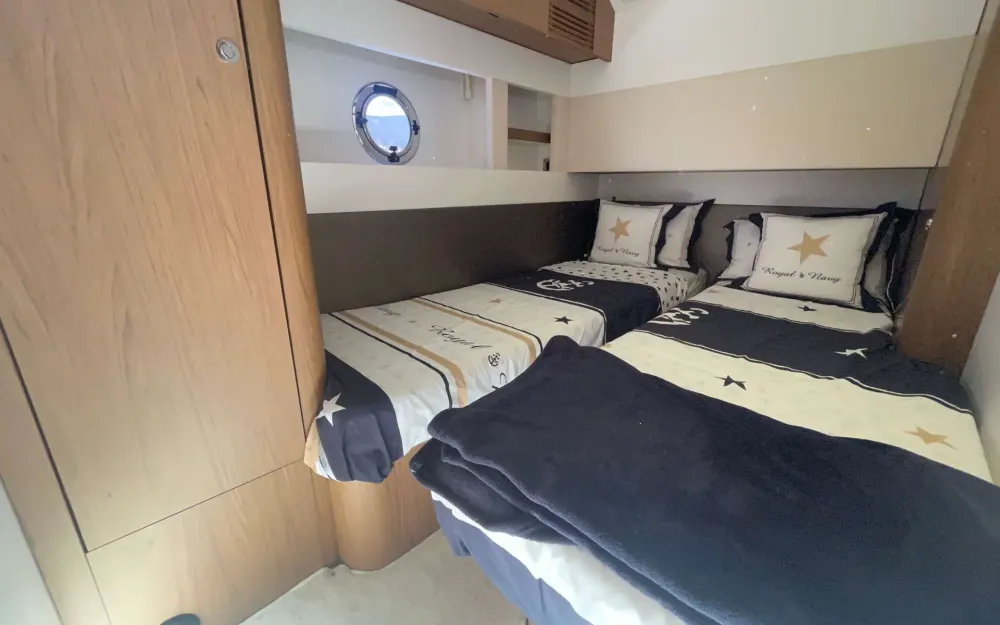 slider 8 Beneteau Gran Turismo 49 Fly