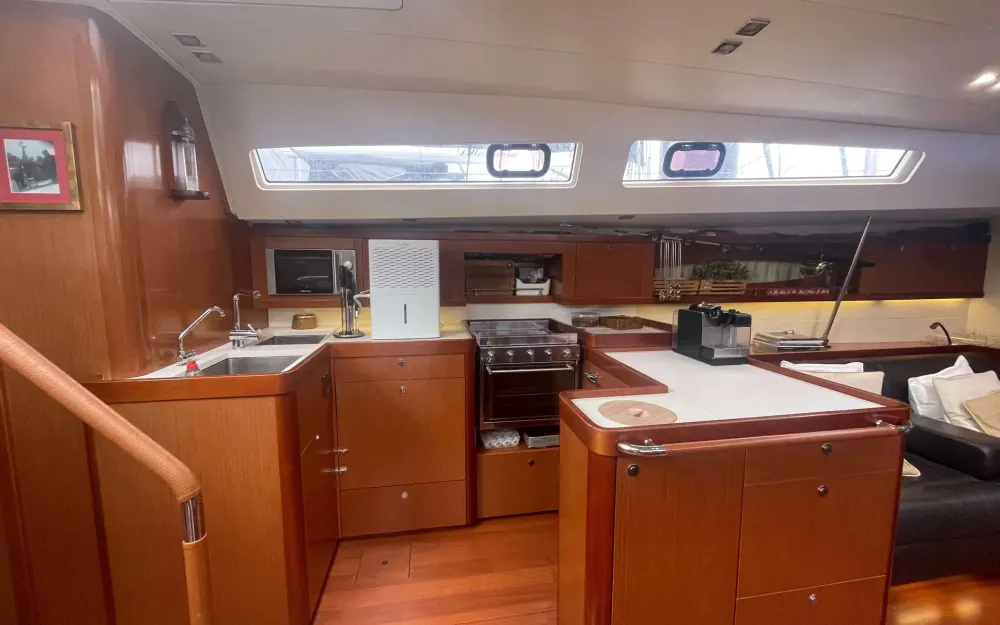 slider 3 Beneteau Oceanis 58
