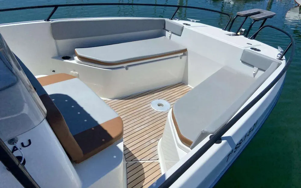 slider 7 Beneteau Flyer 8 SPACEdeck