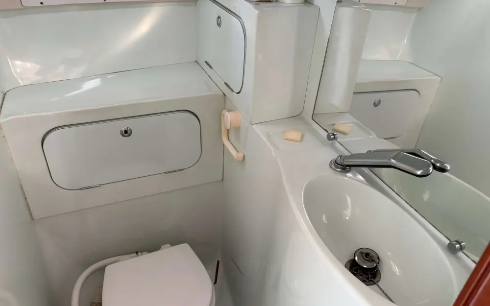 slider 13 Beneteau Antares 805