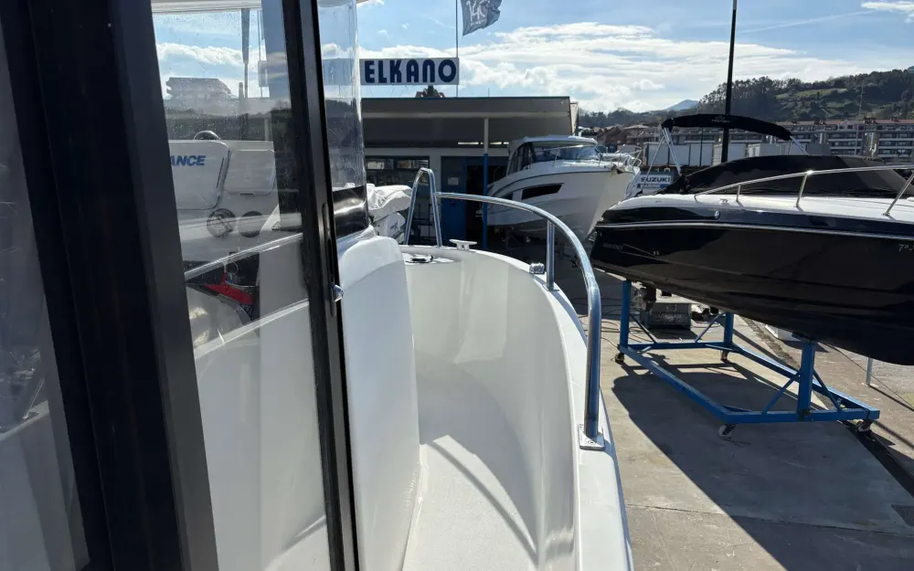 slider 10 Beneteau Barracuda 6