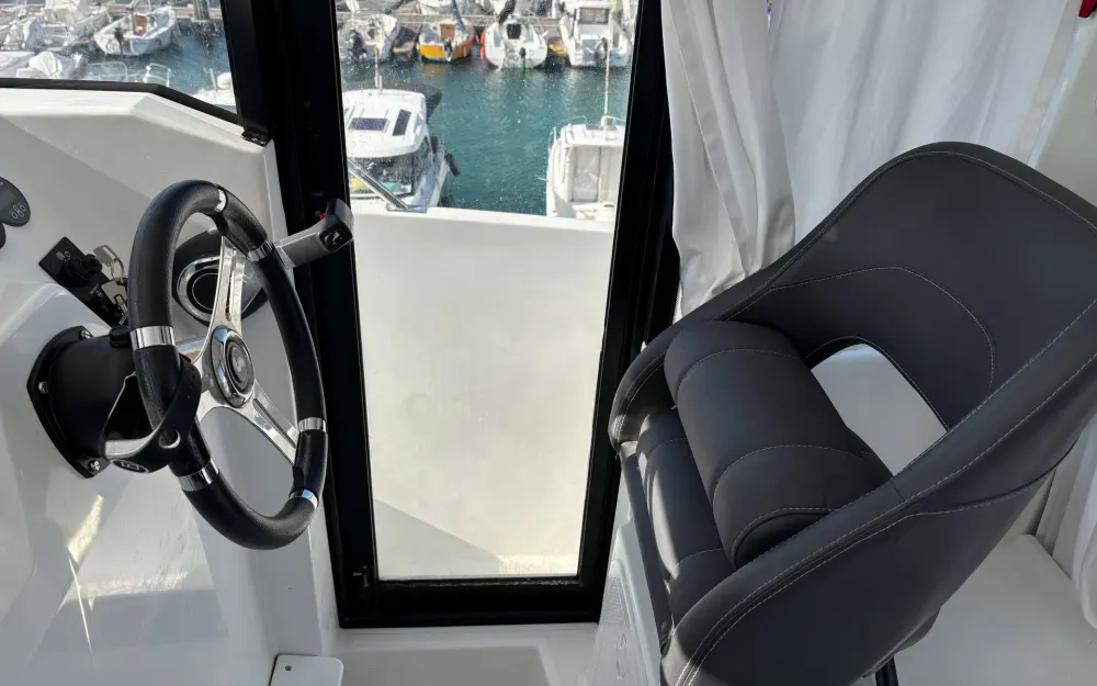 slider 4 Beneteau Barracuda 6