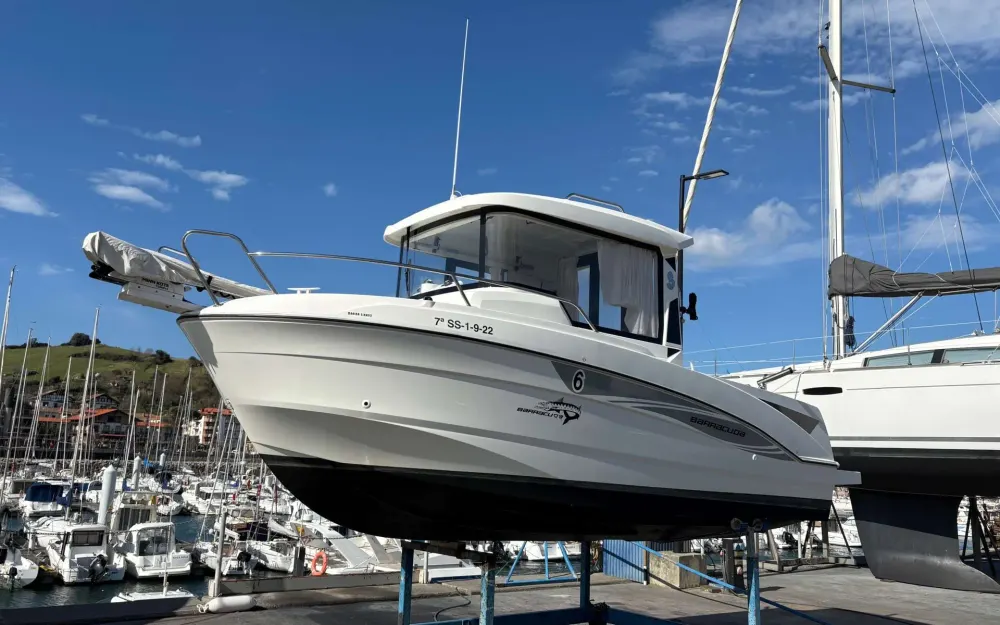 slider 5 Beneteau Barracuda 6