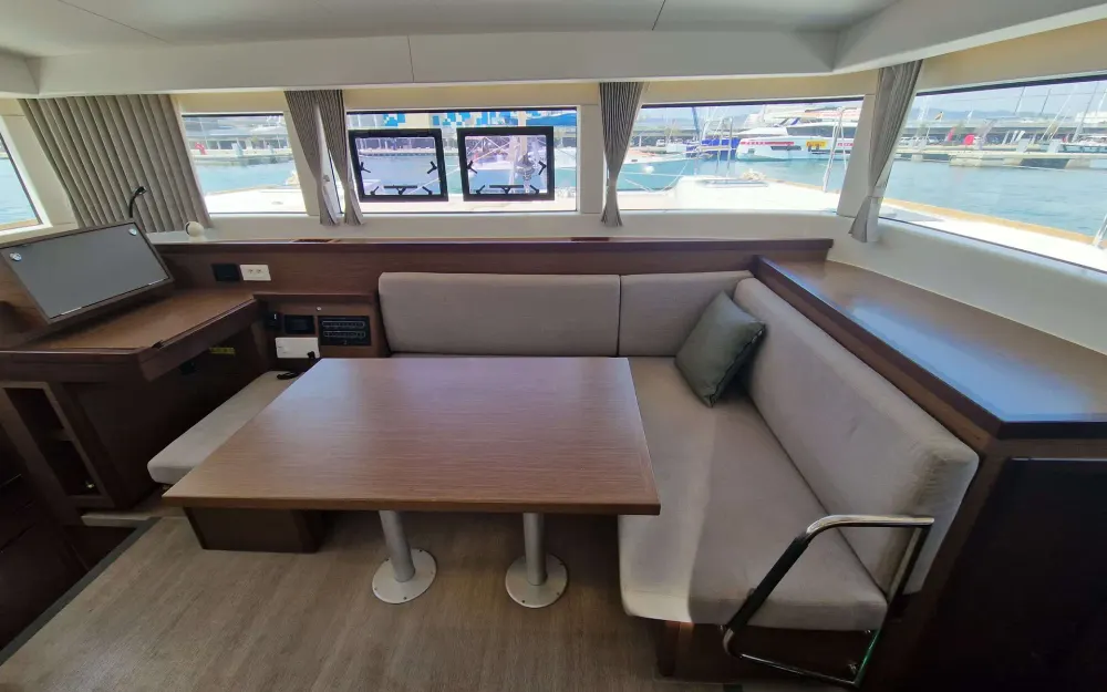 slider 17 Lagoon  40