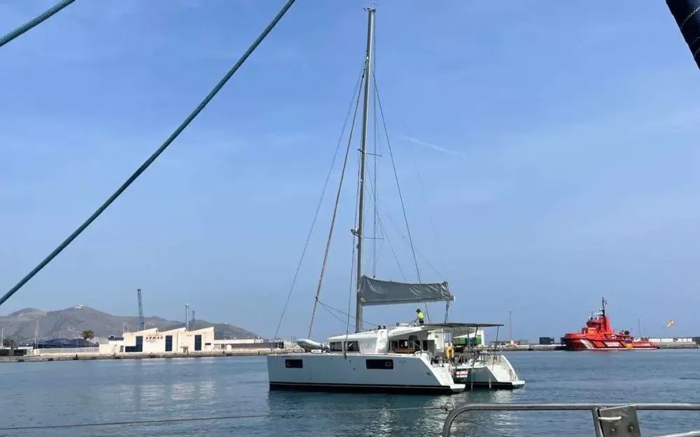 slider 13 Lagoon  450 F
