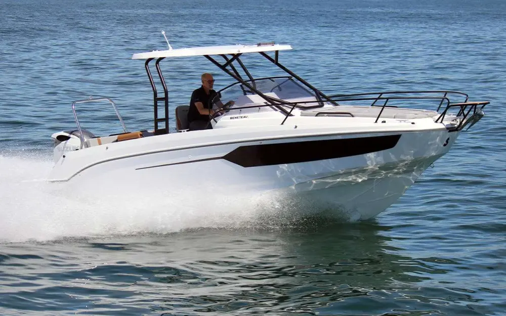 slider 1 Beneteau Flyer 8 SUNdeck
