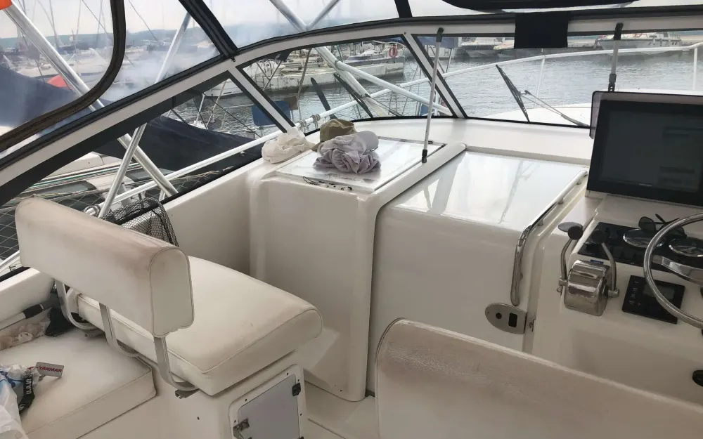 slider 12 Luhrs  30 Open