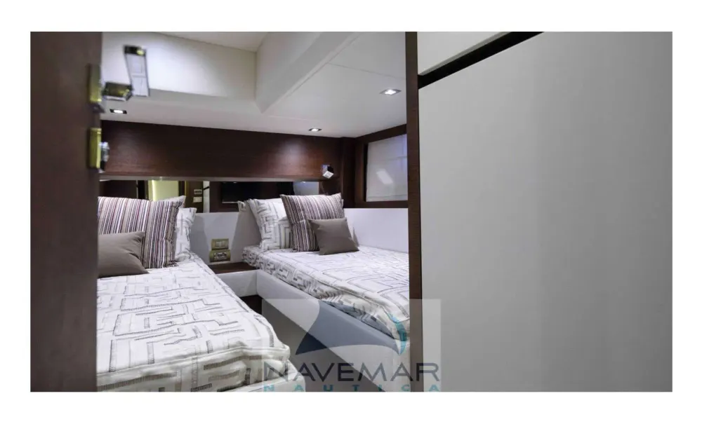 slider 16 Jeanneau Prestige 750