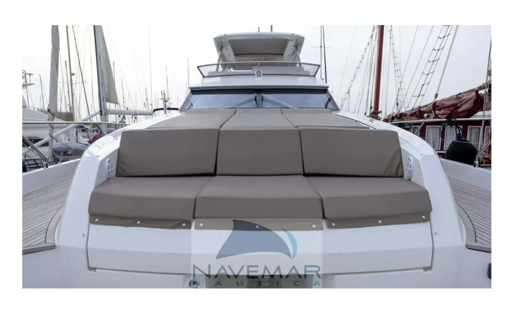 slider 4 Jeanneau Prestige 750