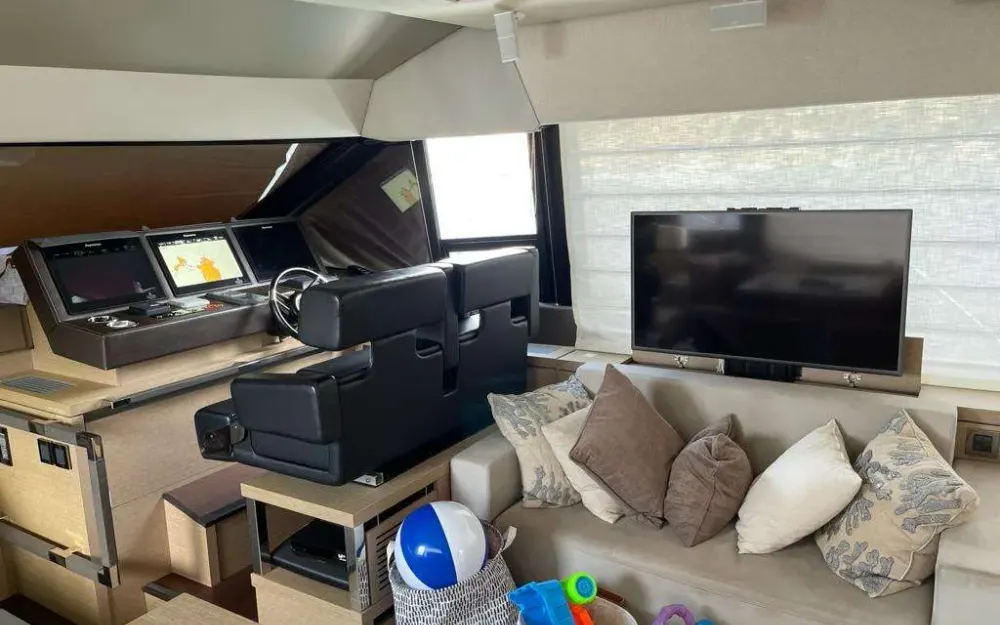 slider 15 Jeanneau Prestige 630