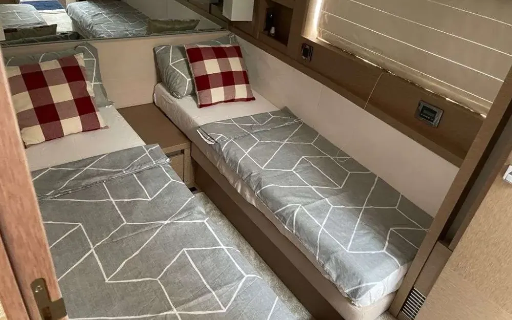 slider 16 Jeanneau Prestige 630