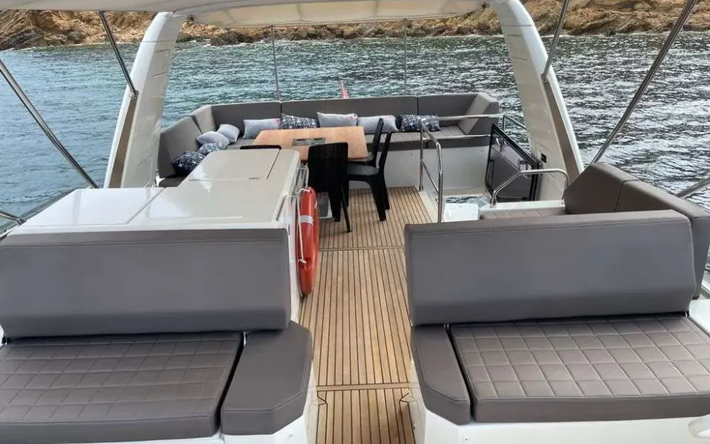slider 18 Jeanneau Prestige 630
