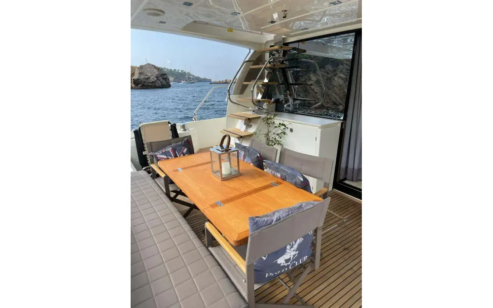 slider 4 Jeanneau Prestige 630