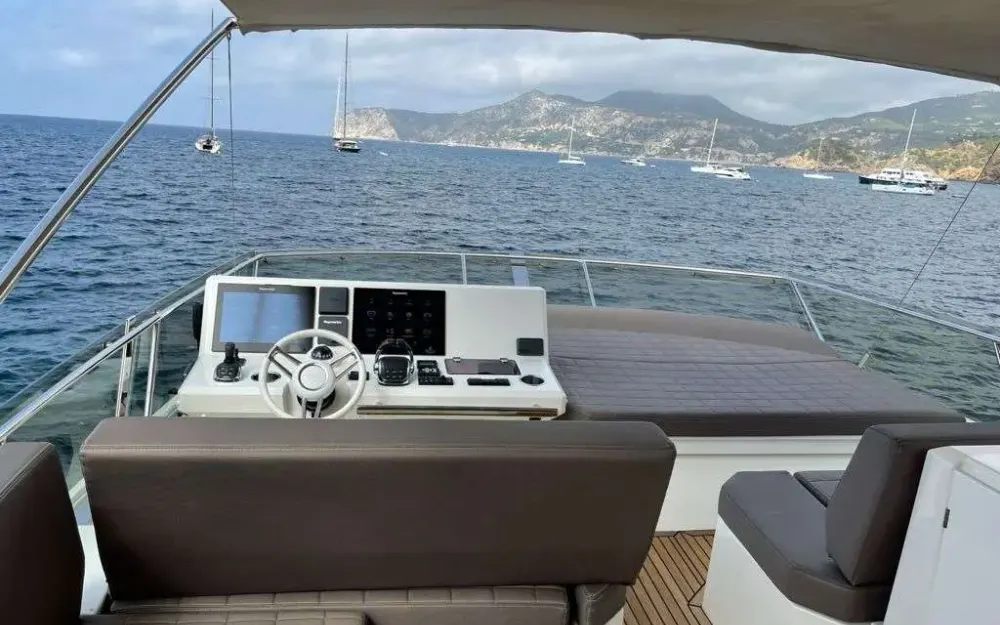 slider 8 Jeanneau Prestige 630