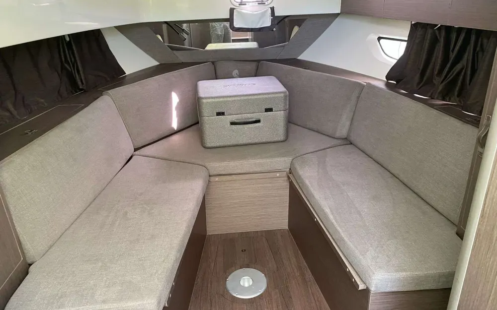 slider 10 Beneteau Gran Turismo 32