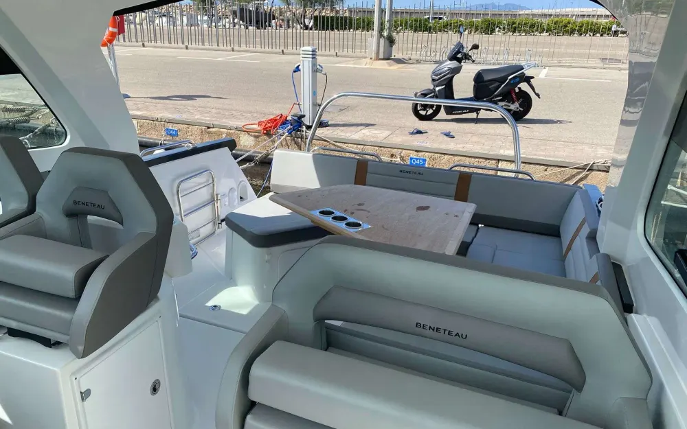 slider 13 Beneteau Gran Turismo 32