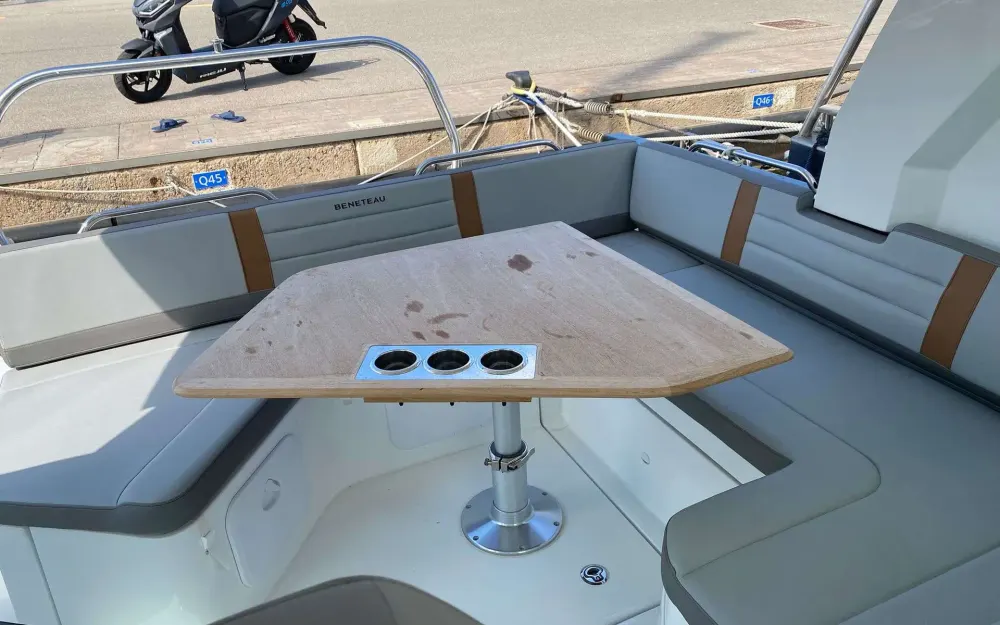 slider 15 Beneteau Gran Turismo 32