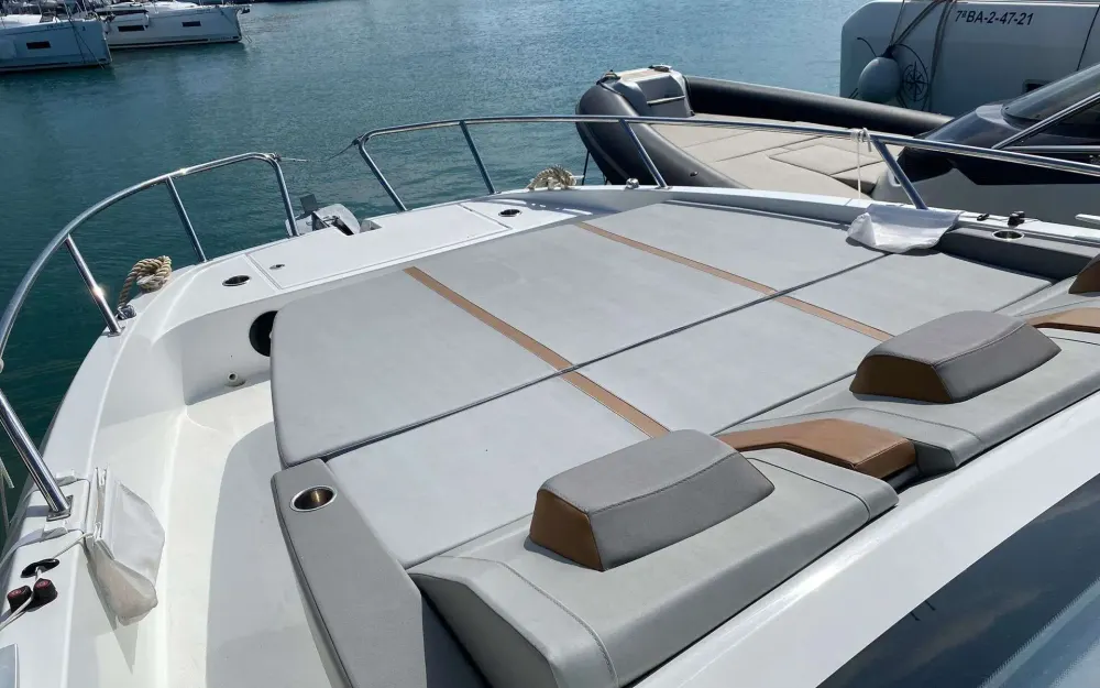 slider 16 Beneteau Gran Turismo 32
