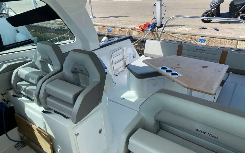 slider 7 Beneteau Gran Turismo 32
