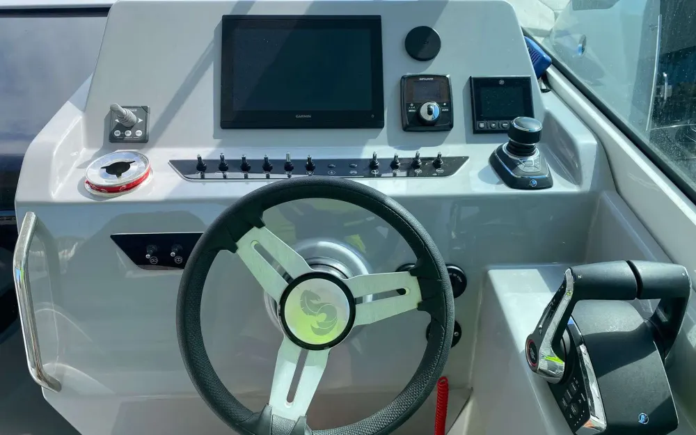 slider 8 Beneteau Gran Turismo 32