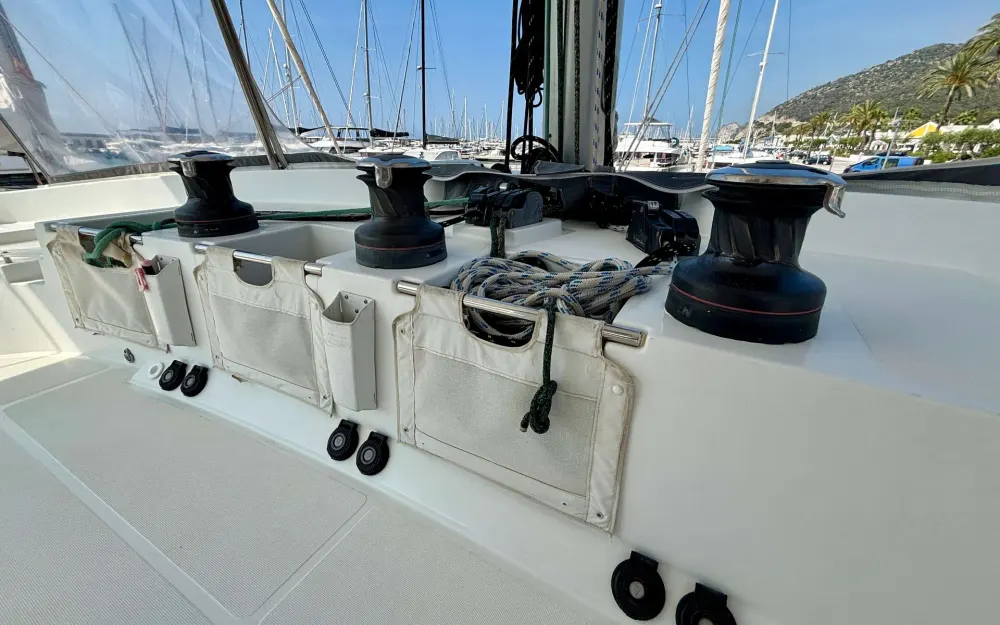 slider 106 Lagoon  52 F