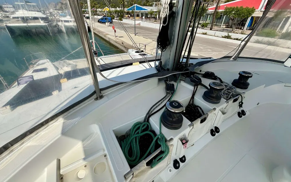 slider 29 Lagoon  52 F